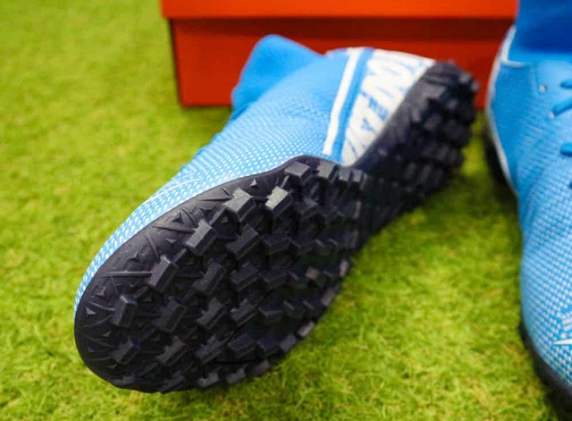 5 sai lầm phổ biến khi khi chọn giày đá bóng sân cỏ nhân tạo