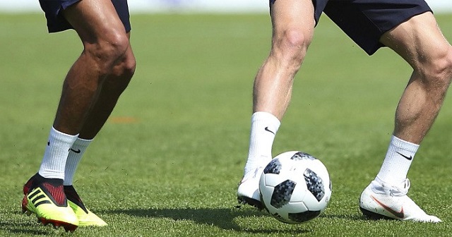 Nguyên nhân giày bóng đá thường có cảm giác bó chân?